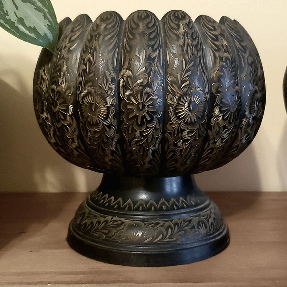 Vtg Middle Eastern Style Set of 2 Metal Pedestal Decorative Vase/Bowl 7" tall - Picture 4 of 7